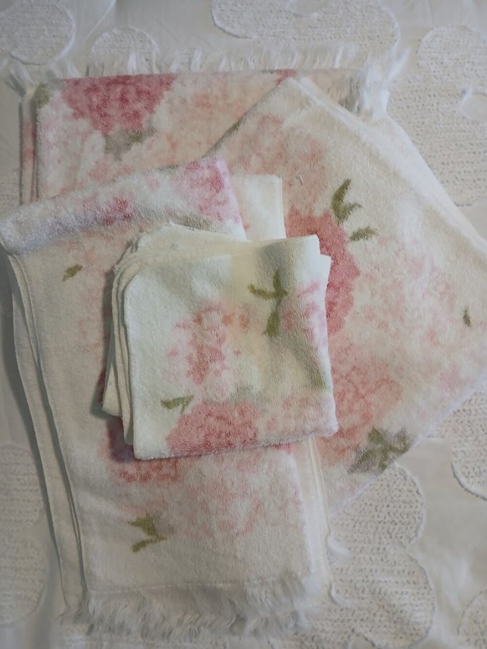 Vintage FIELDCREST Royal Velvet Cottagecore Floral Bath Towel Set